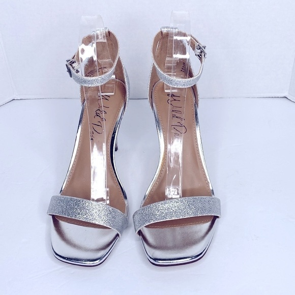 Wild Pair Bethie Glitter Metallic Heel Sandals Size 7.5 - Picture 5 of 9